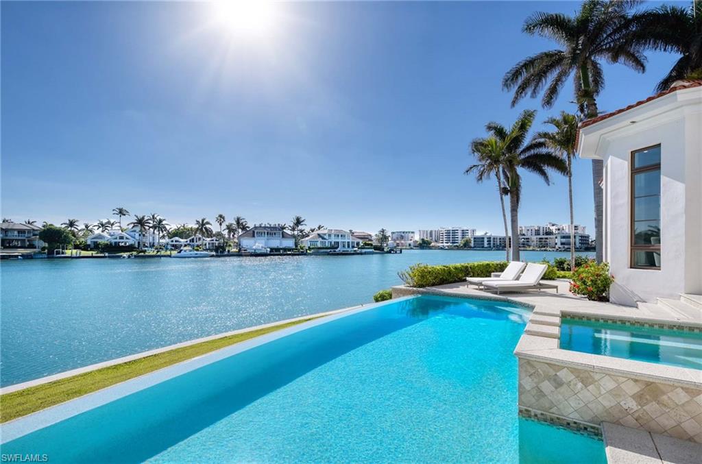 MOORINGS - Residential