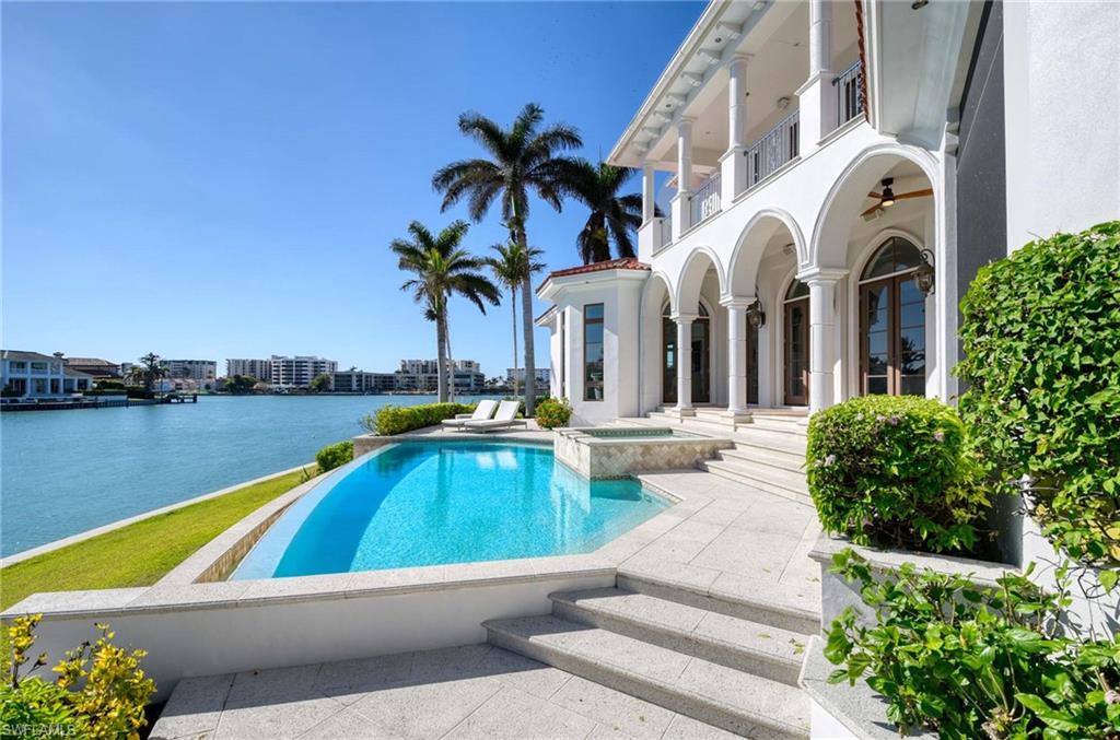 MOORINGS - Residential