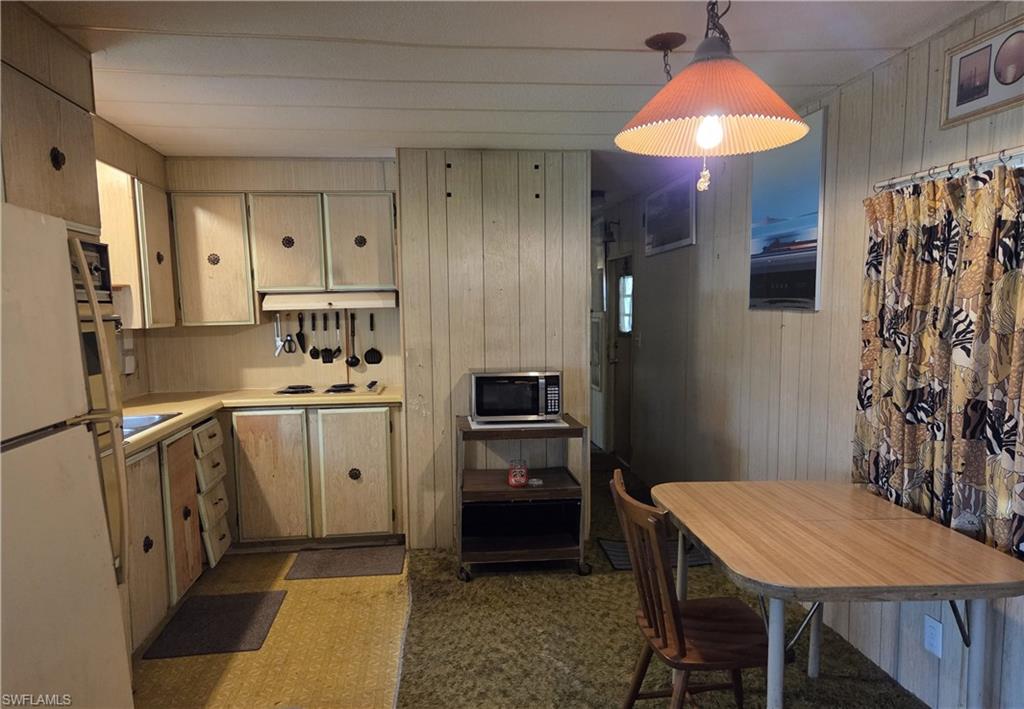 LAZY DAYS MOBILE VILLAGE - Residential