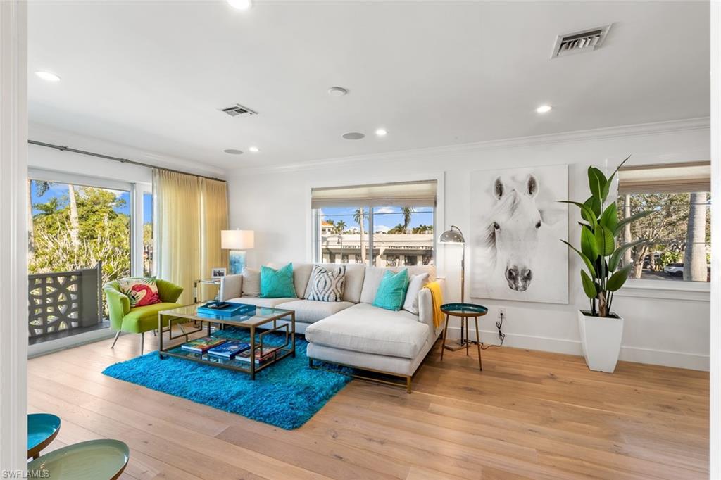 AQUALANE MANOR - Residential