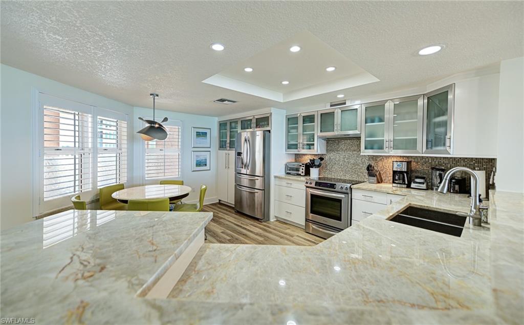 BAREFOOT BEACH CLUB - Residential