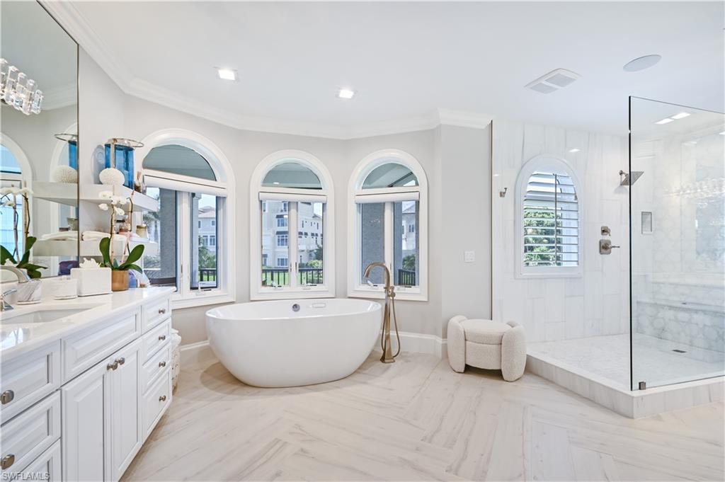 BAREFOOT BEACH - Residential