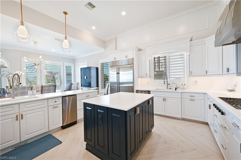 BAREFOOT BEACH - Residential