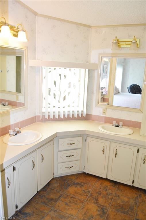 COUNTRY LAKES - Residential