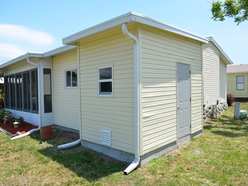 COUNTRY LAKES - Residential