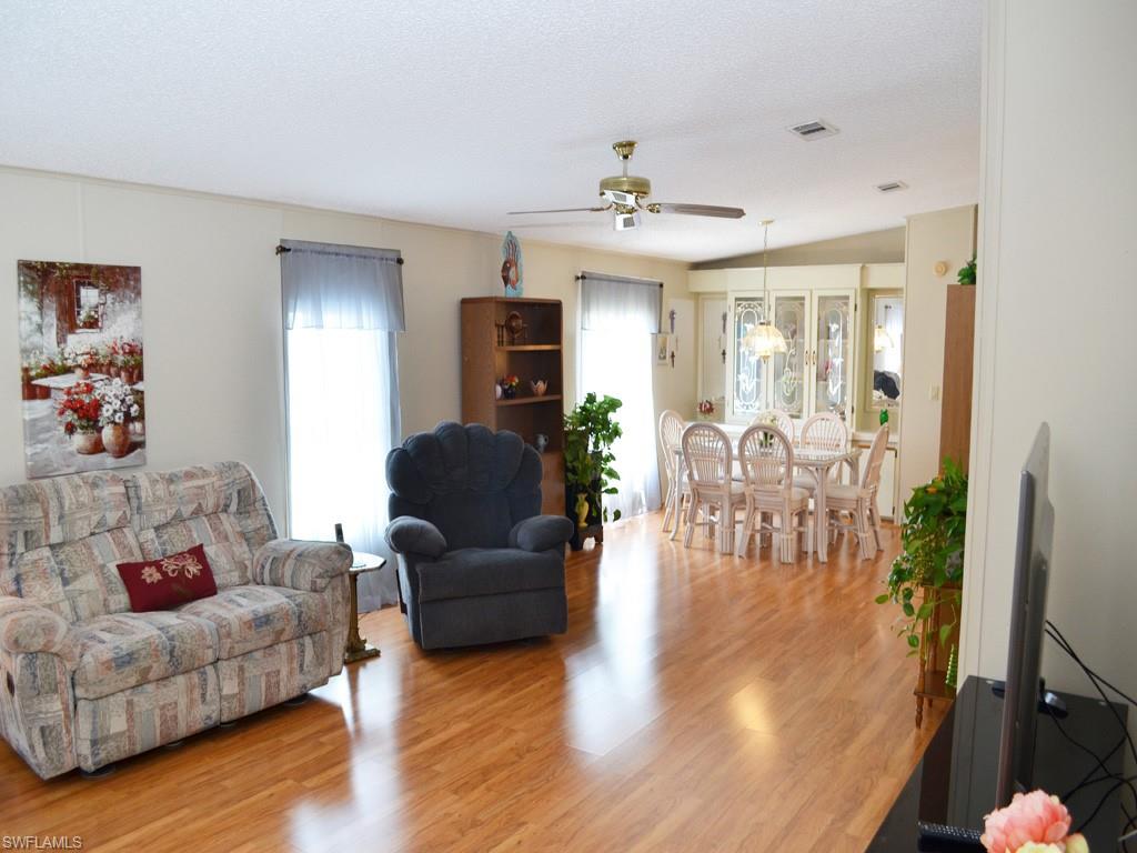 COUNTRY LAKES - Residential