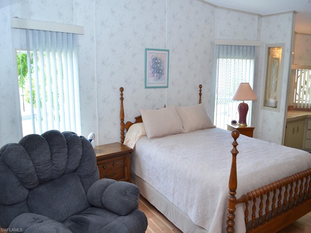 COUNTRY LAKES - Residential