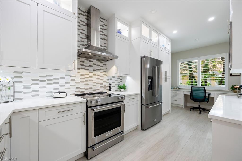 Properties 2400 Bayou LN 7509