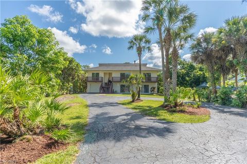 A home in NAPLES