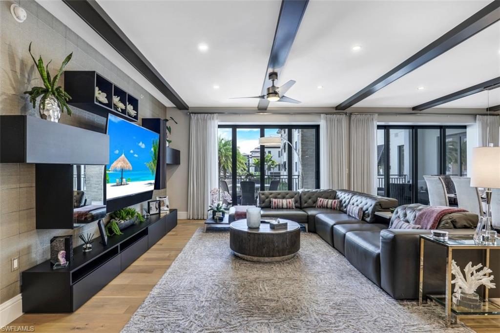 NAPLES SQUARE - Residential