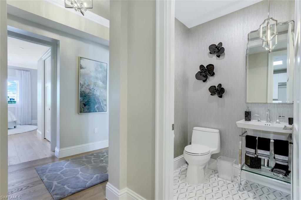 NAPLES SQUARE - Residential