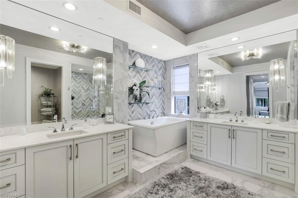 NAPLES SQUARE - Residential