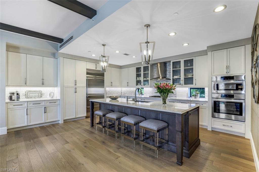 NAPLES SQUARE - Residential