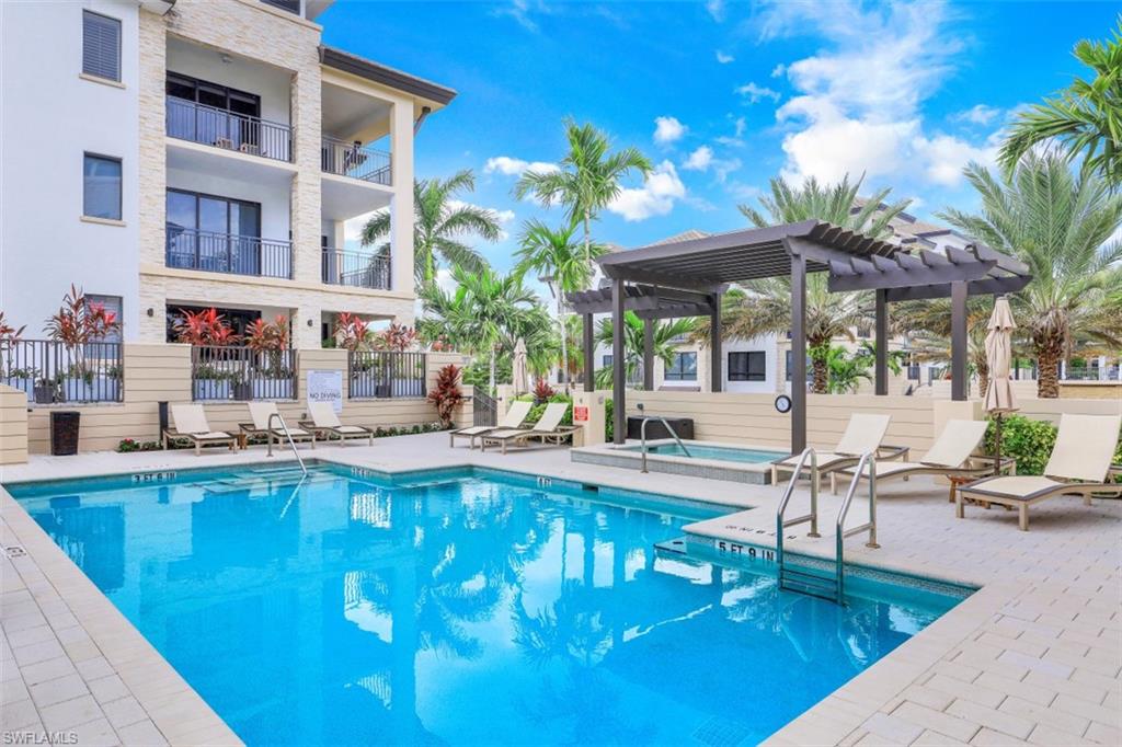 NAPLES SQUARE - Residential