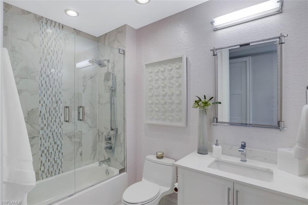 NAPLES SQUARE - Residential