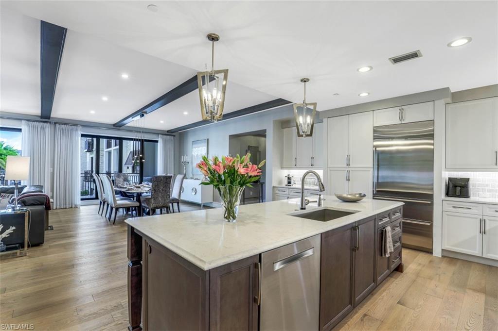 NAPLES SQUARE - Residential