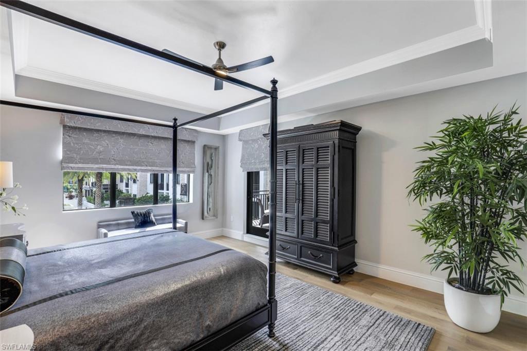 NAPLES SQUARE - Residential