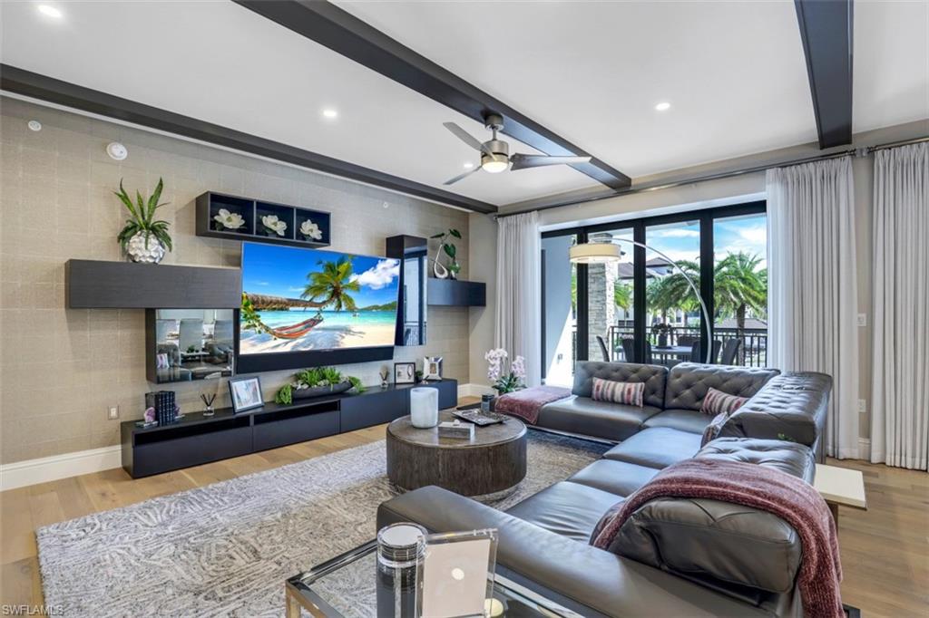 NAPLES SQUARE - Residential