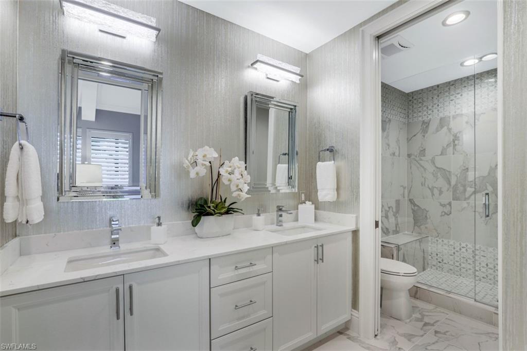 NAPLES SQUARE - Residential