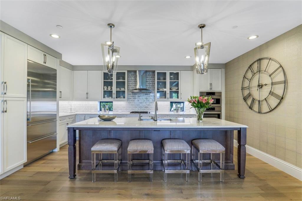 NAPLES SQUARE - Residential