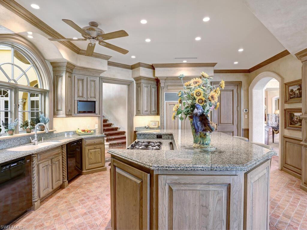 BAY COLONY SHORES - Residential