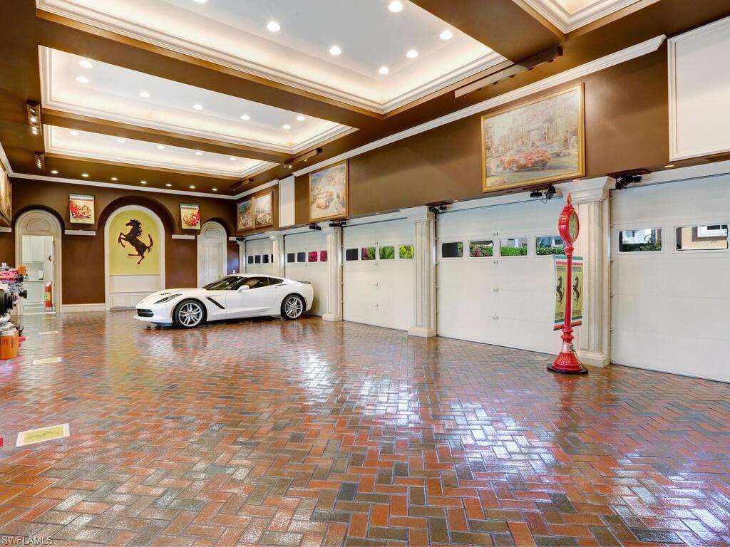 BAY COLONY SHORES - Residential