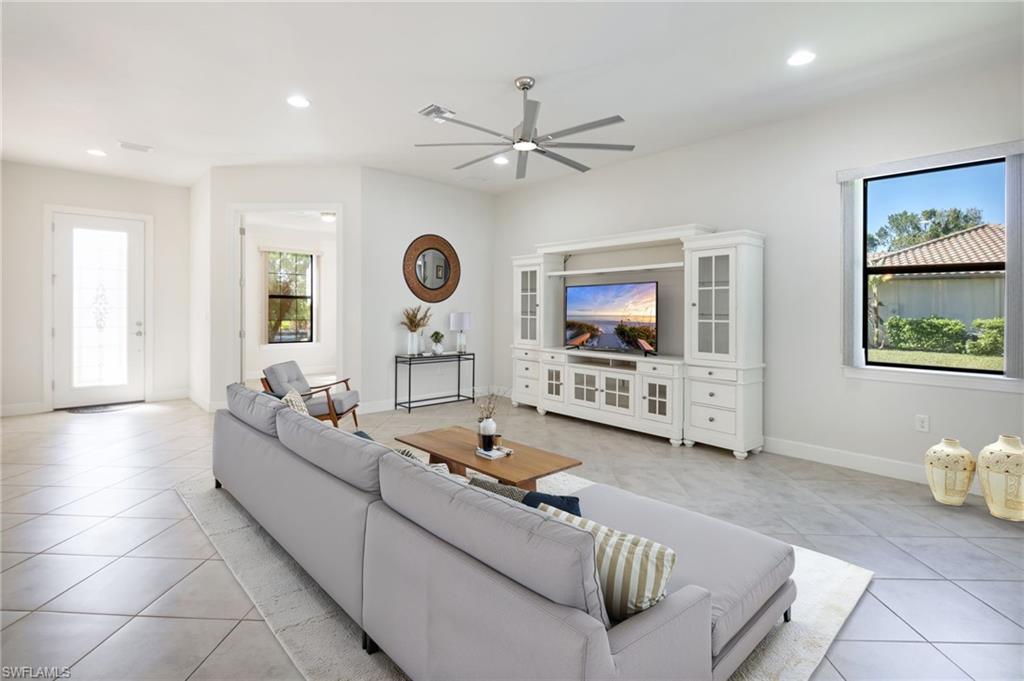 WHISPERING PALMS - Residential