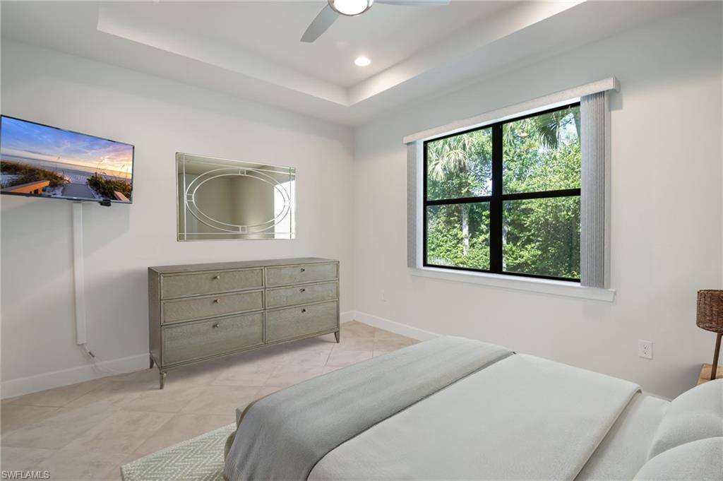 WHISPERING PALMS - Residential