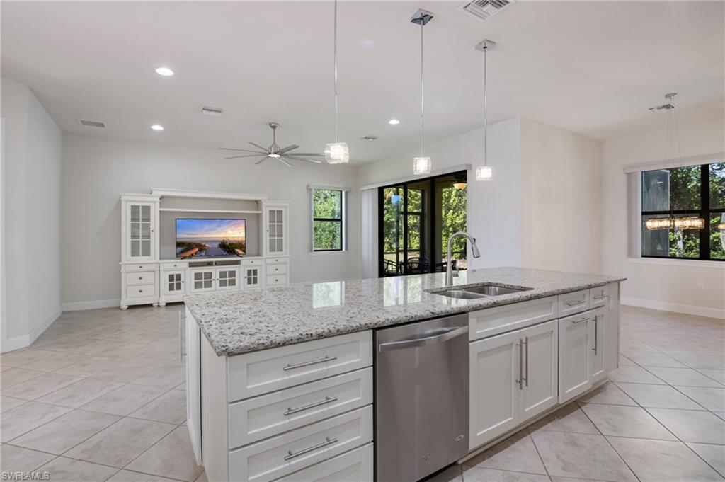 WHISPERING PALMS - Residential