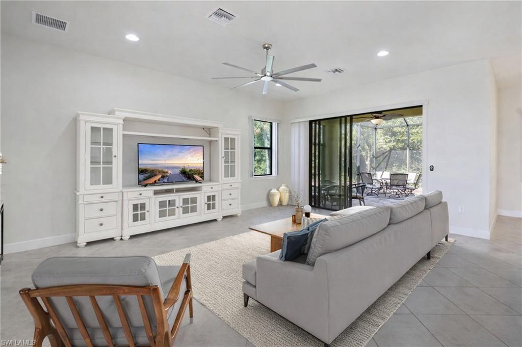 WHISPERING PALMS - Residential