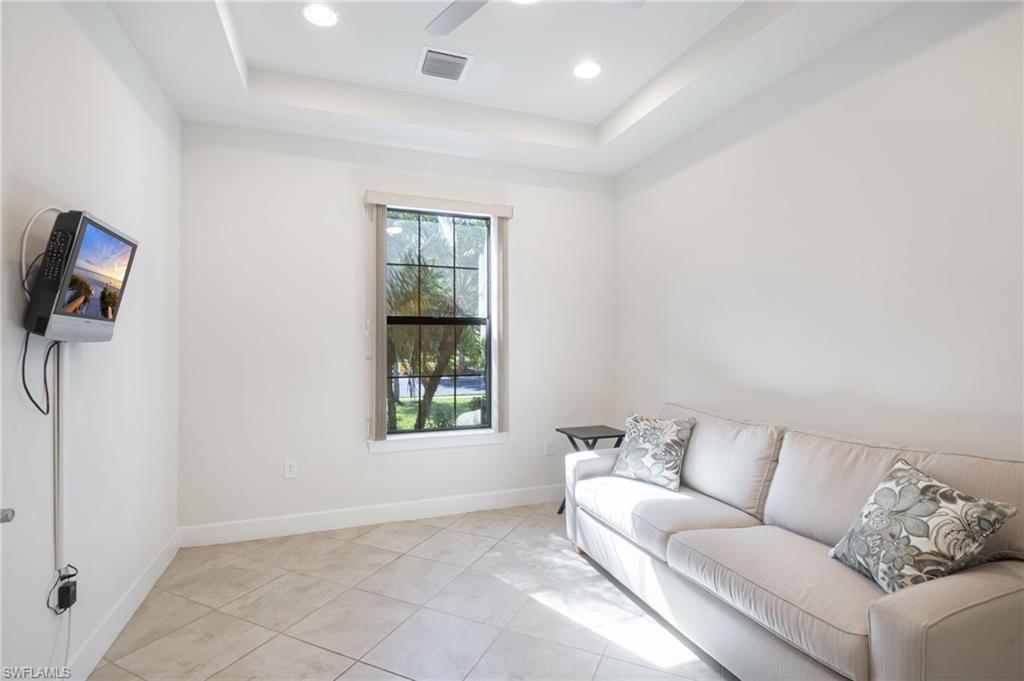 WHISPERING PALMS - Residential