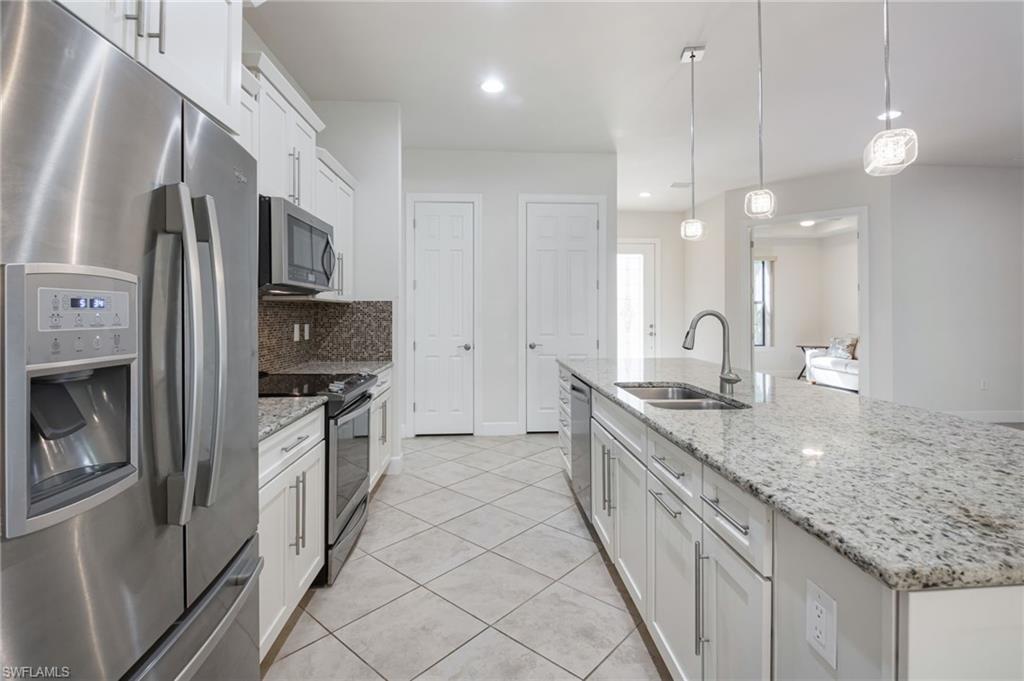 WHISPERING PALMS - Residential