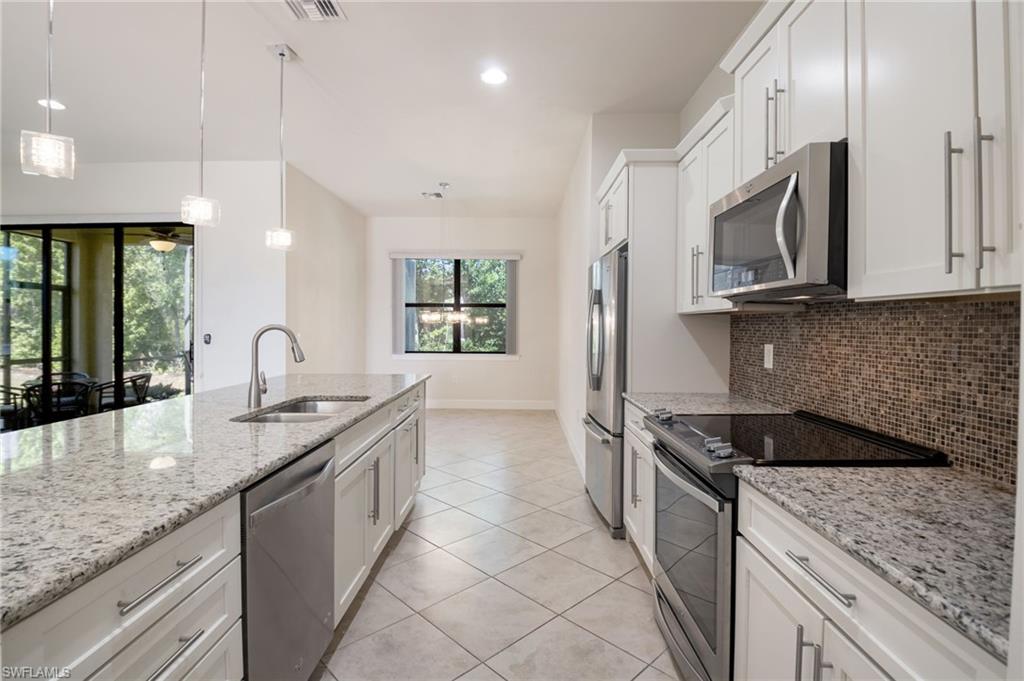 WHISPERING PALMS - Residential