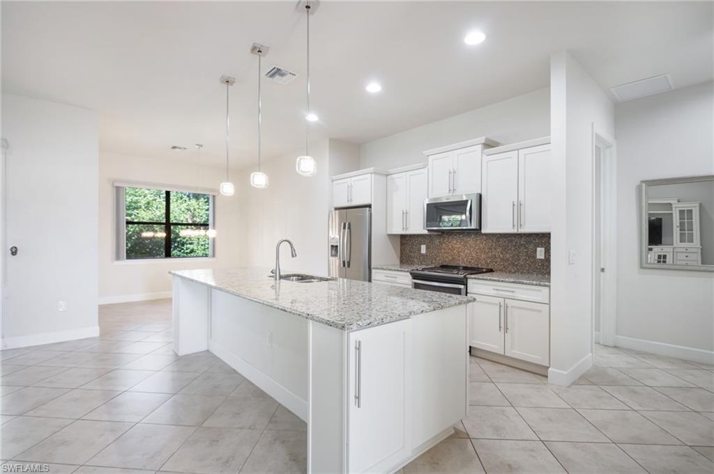 WHISPERING PALMS - Residential