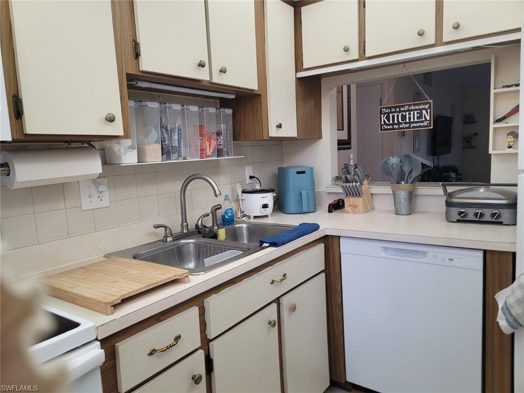 FAIRWAYS CONDO III - Residential Lease