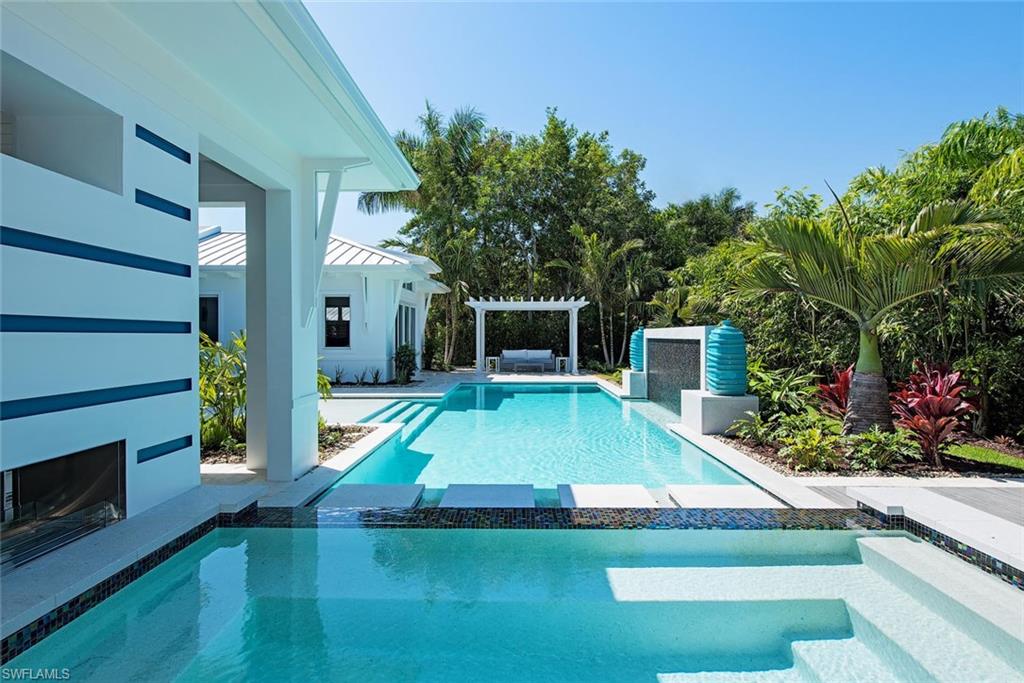 MOORINGS - Residential