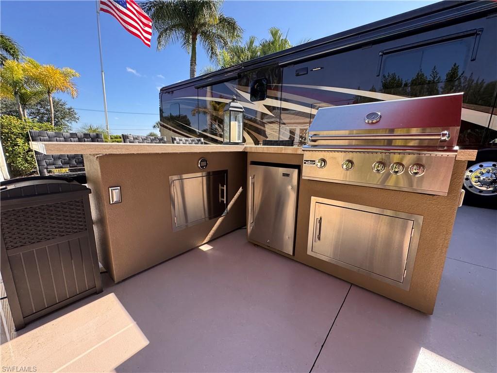 RIVERBEND MOTORCOACH RESORT - Land