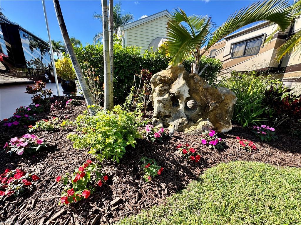 RIVERBEND MOTORCOACH RESORT - Land