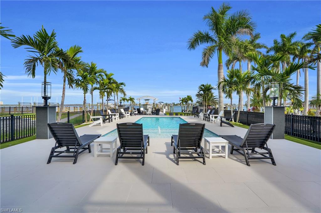 ISLAND SHORES - Residential