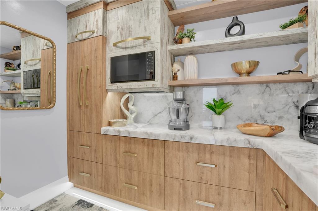 ISLAND SHORES - Residential