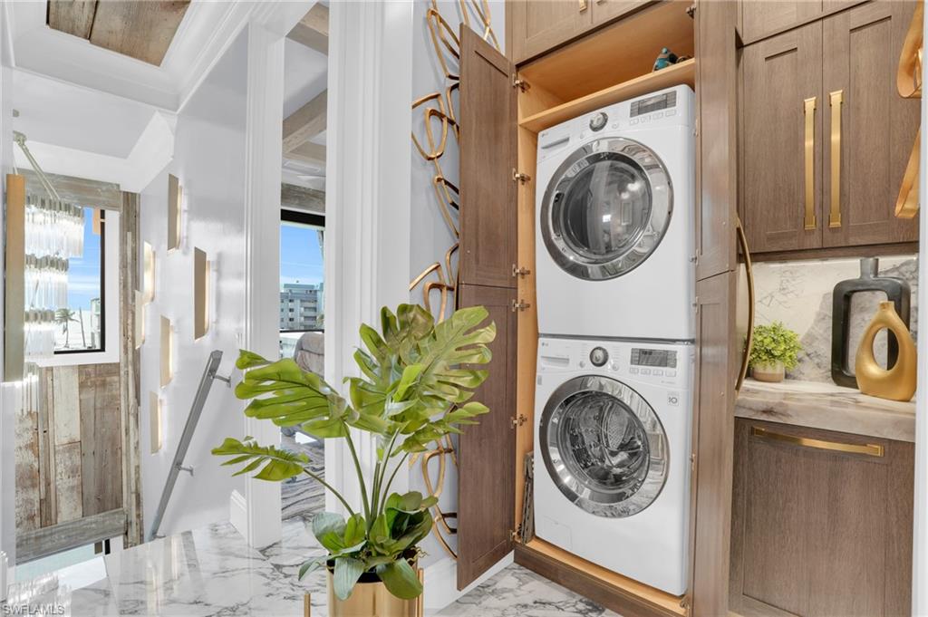 ISLAND SHORES - Residential