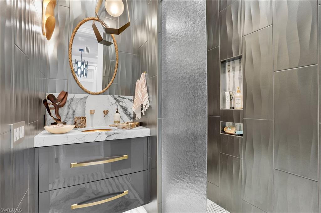 ISLAND SHORES - Residential