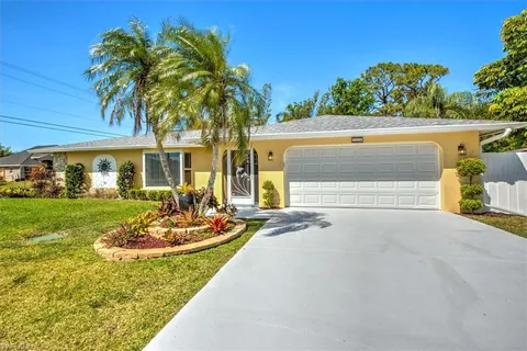 2405 N Westwood Dr, North Fort Myers, FL 33917 - MLS#: 225030823