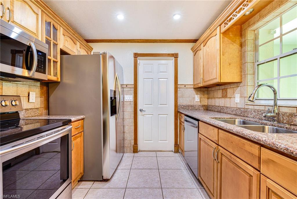 FORT MYERS SHORES - Residential
