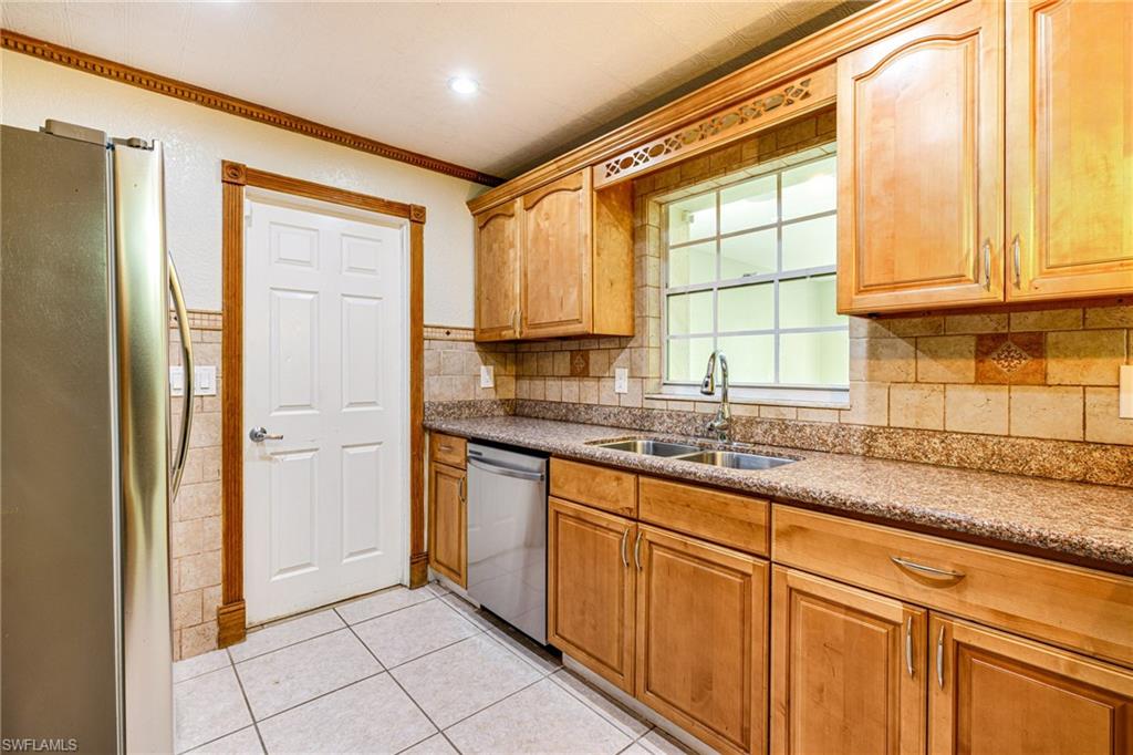 FORT MYERS SHORES - Residential