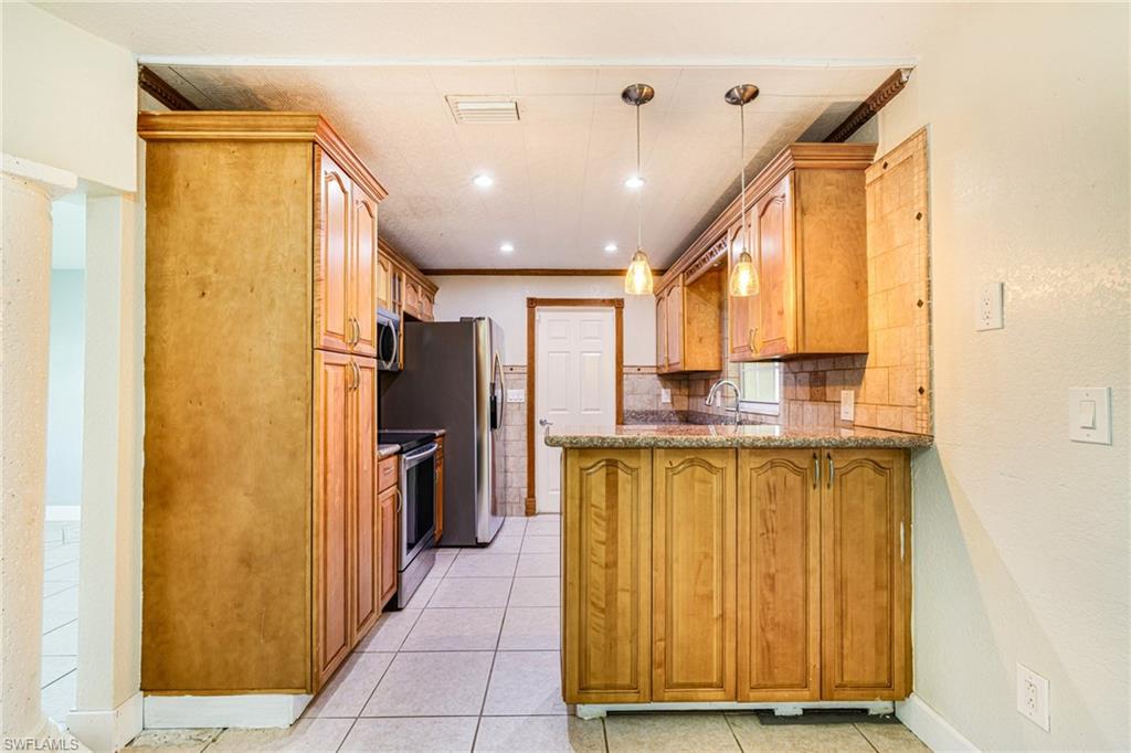 FORT MYERS SHORES - Residential