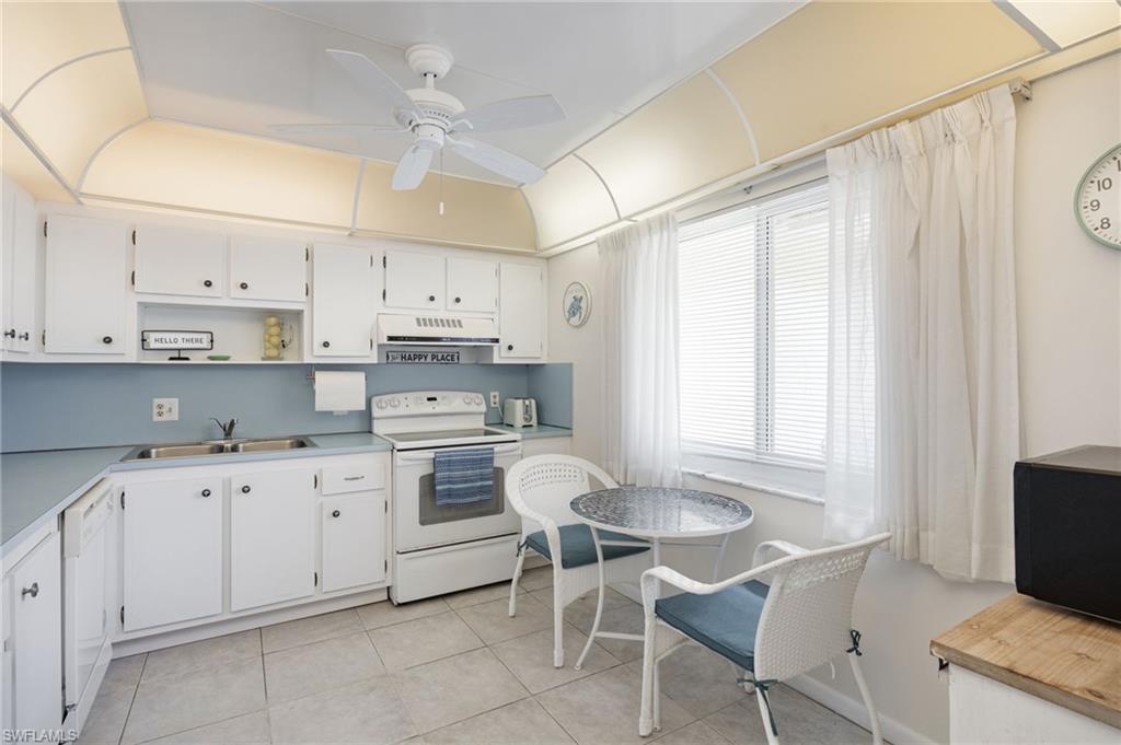 GLADES COUNTRY CLUB - Residential