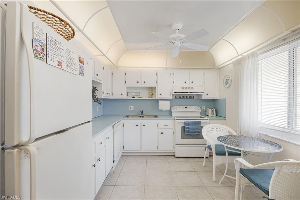 GLADES COUNTRY CLUB - Residential