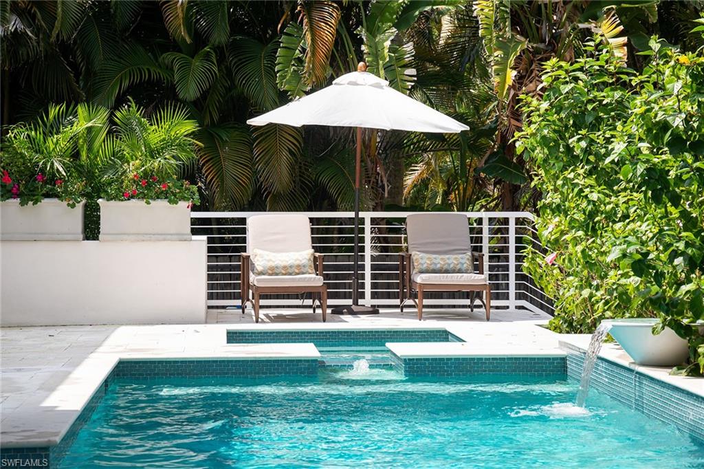 MOORINGS - Residential