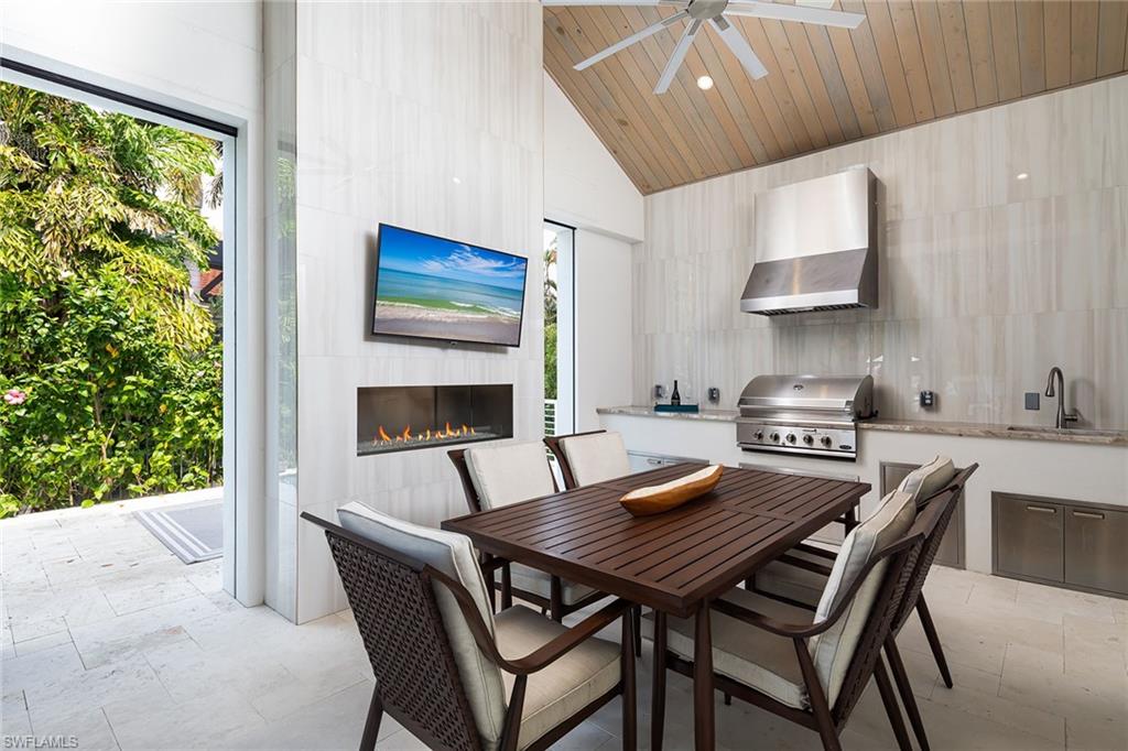 MOORINGS - Residential